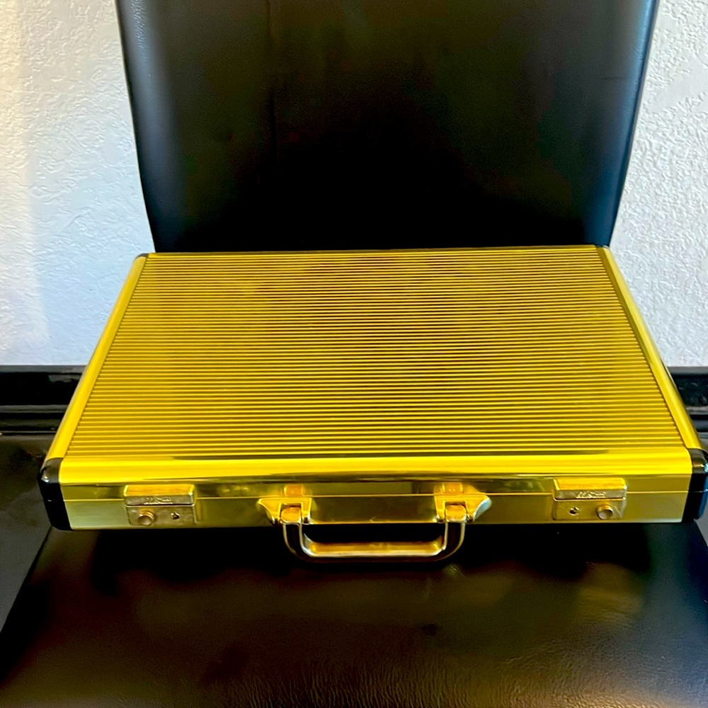 GOLD VINTAGE MAXMORE COLLECTION BY TRAVELEELL